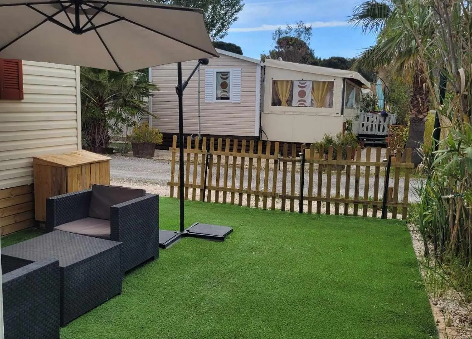 Campsite Charmant Mobil-Home A 200 M Des Plages Hyeres France